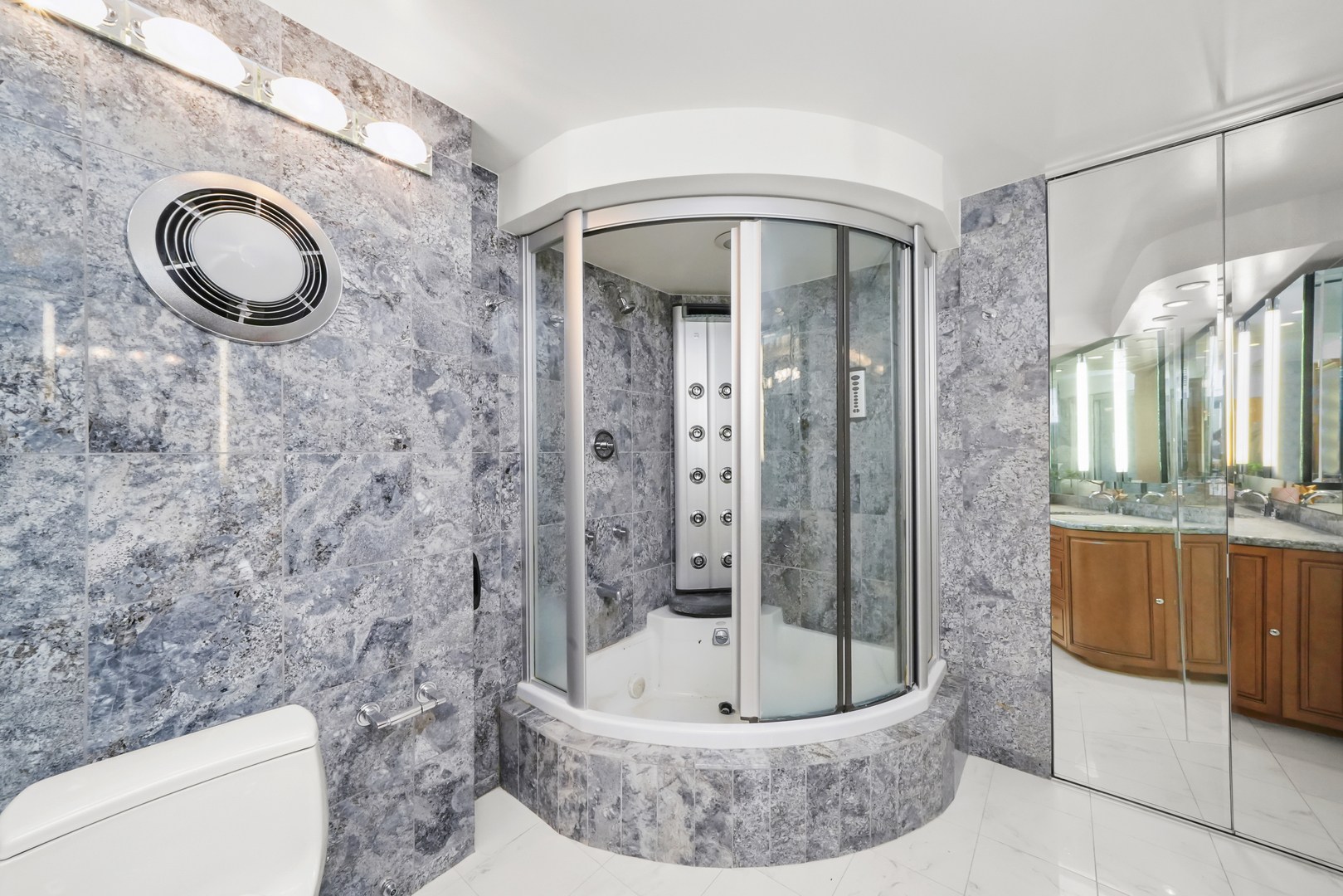 505 N LAKE SHORE Drive Unit: 6304-6305