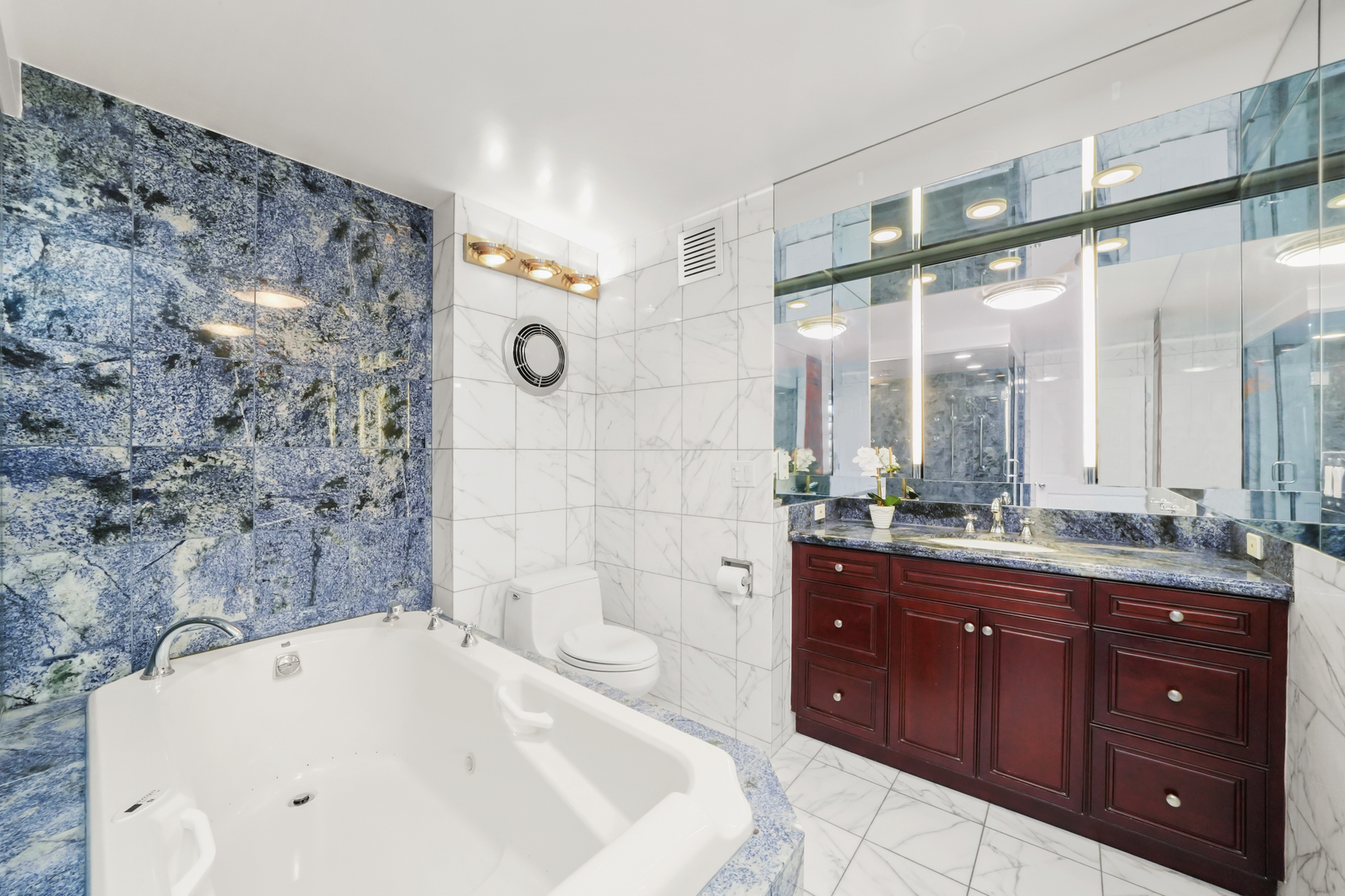 505 N LAKE SHORE Drive Unit: 6304-6305