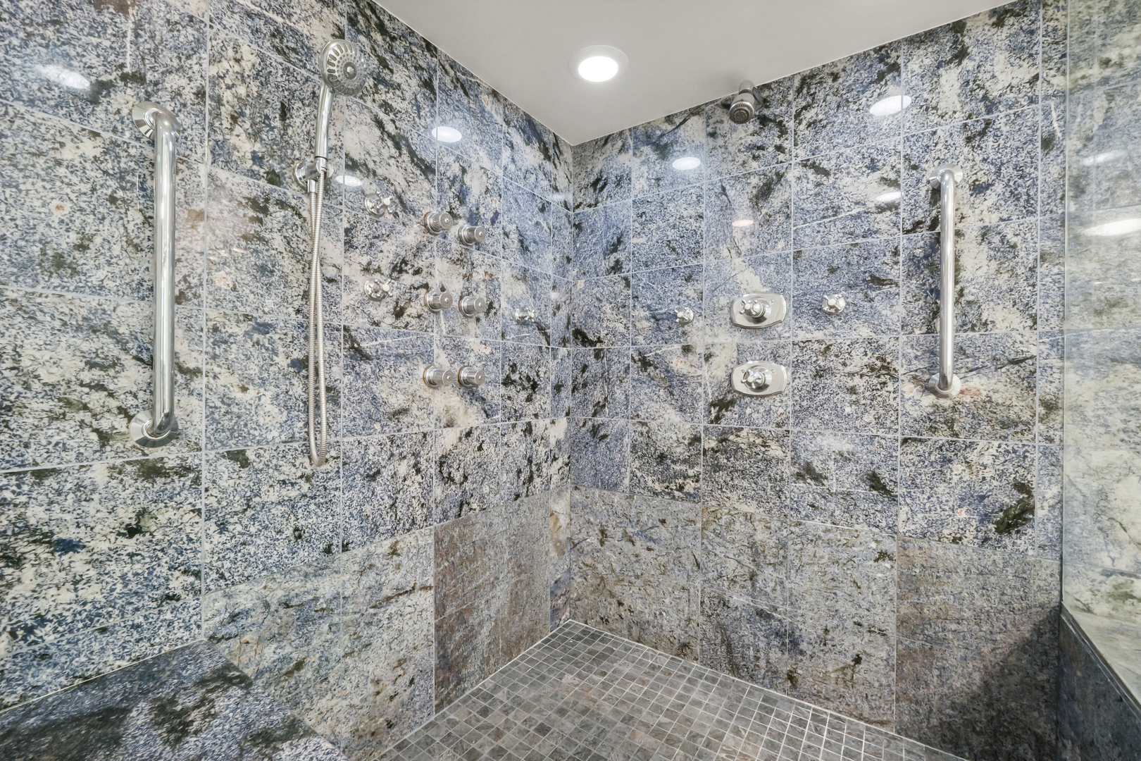505 N LAKE SHORE Drive Unit: 6304-6305