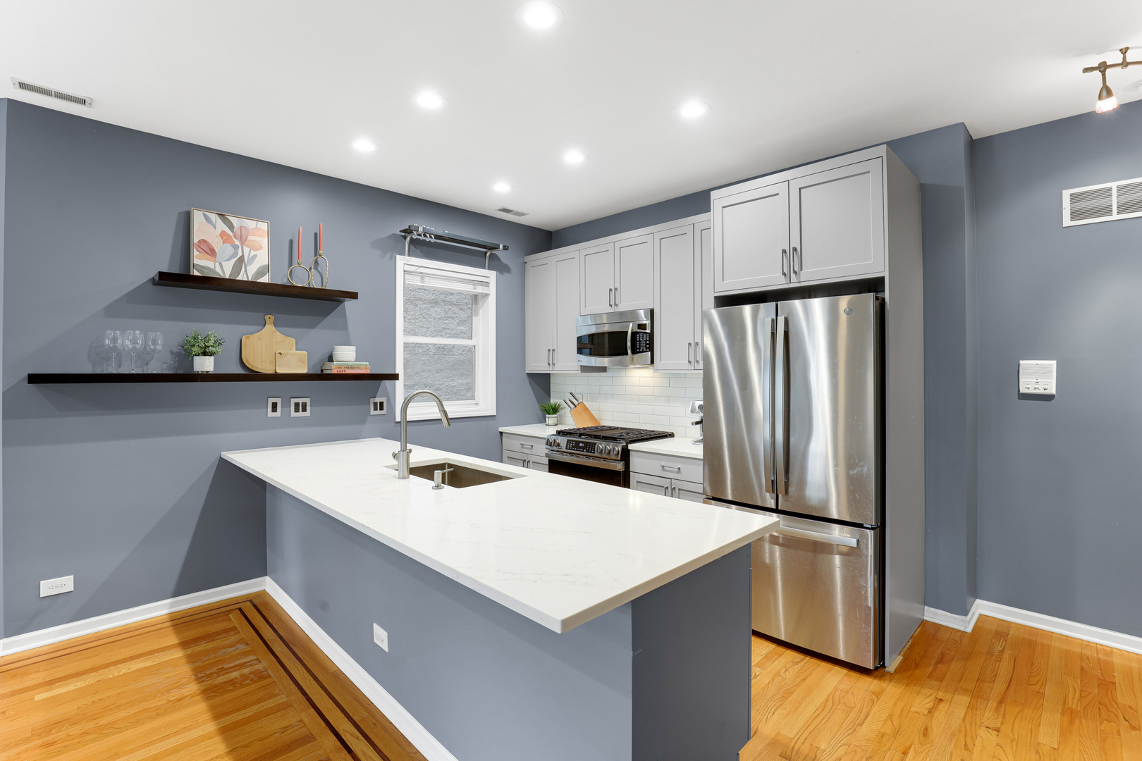 4114 N Kenmore Avenue Unit: 1S