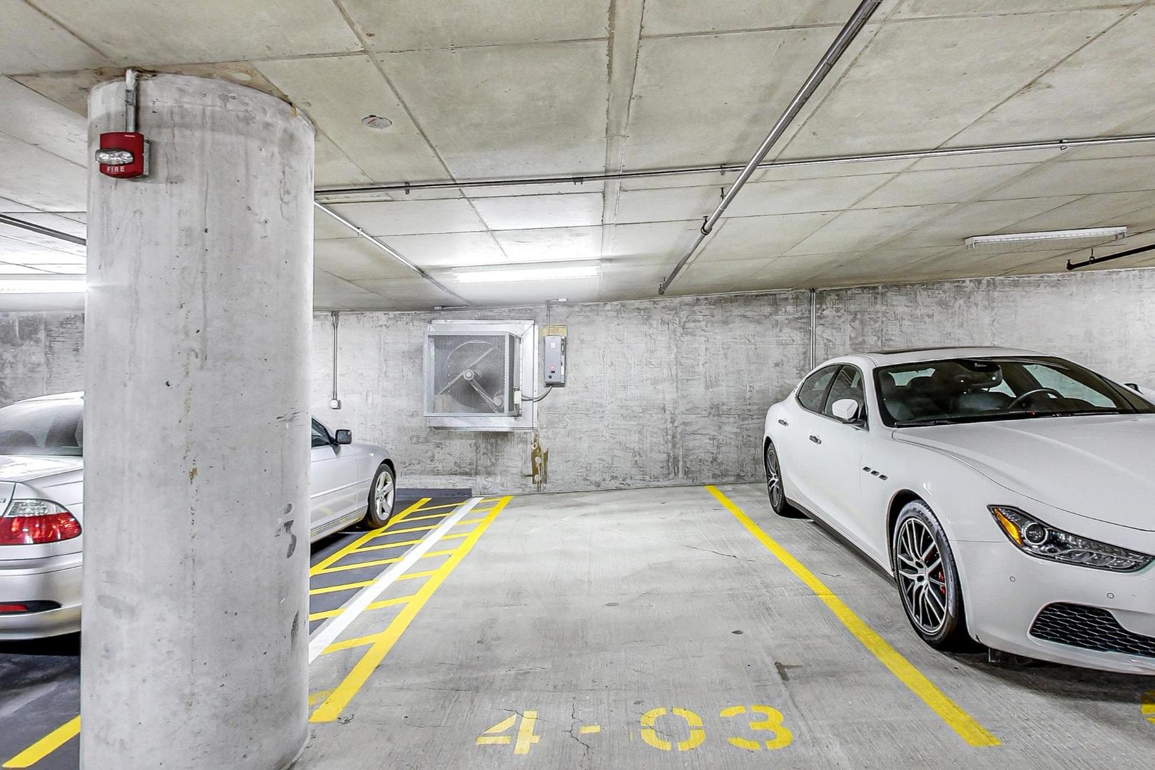 340 W Superior Street Unit: 1602