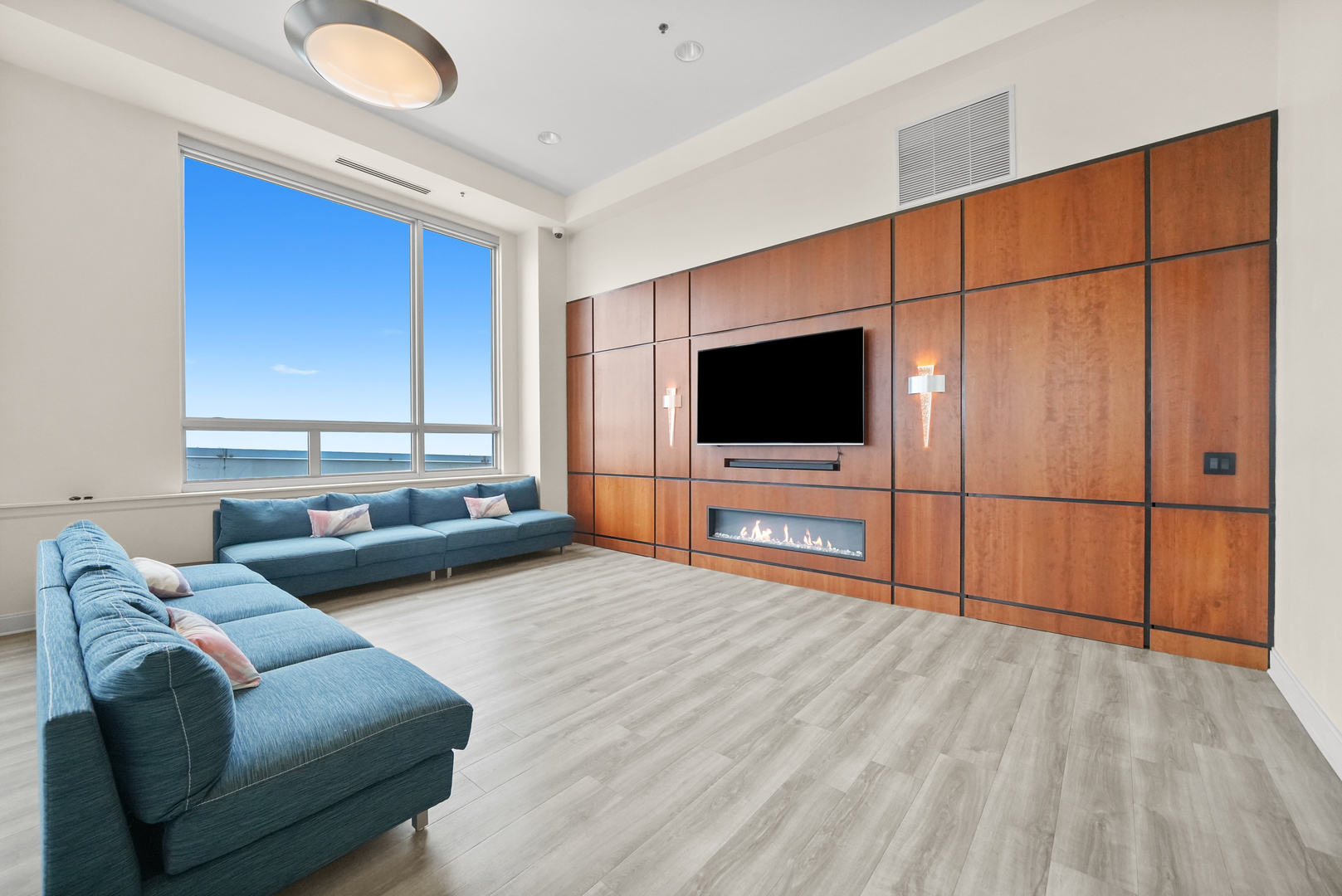 1841 S Calumet Avenue Unit: 1909