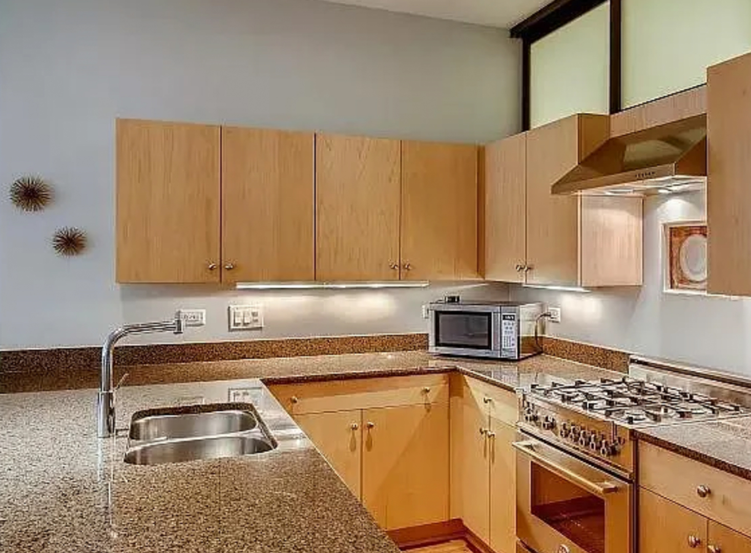 6 N Michigan Avenue Unit: 706