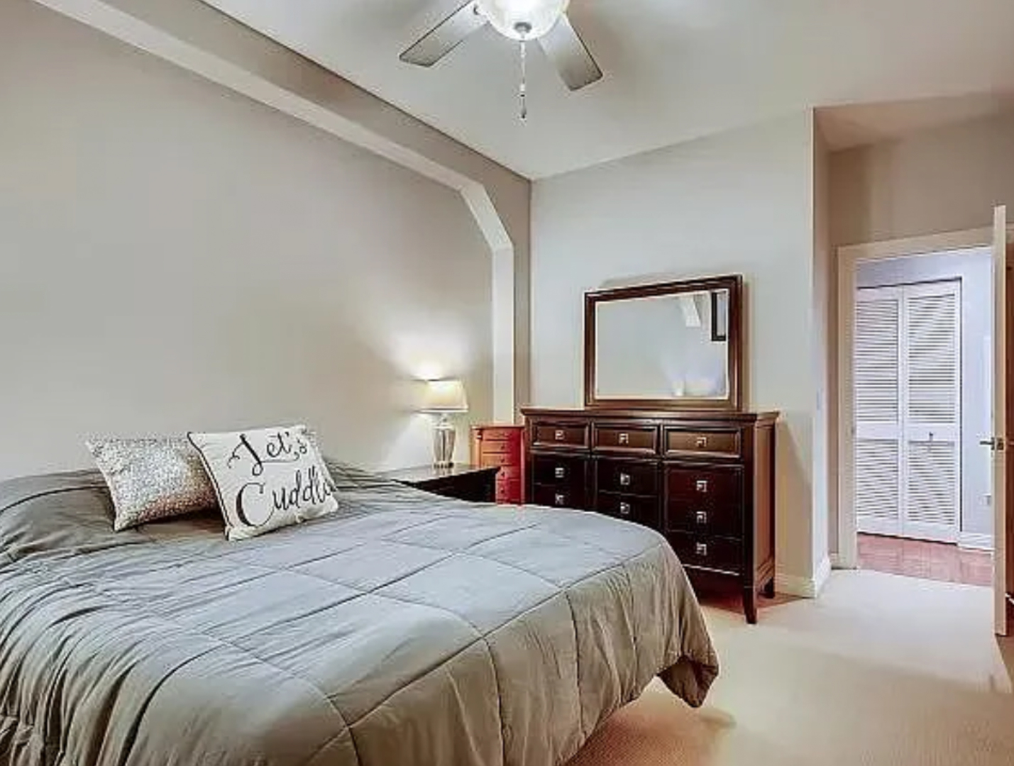 6 N Michigan Avenue Unit: 706