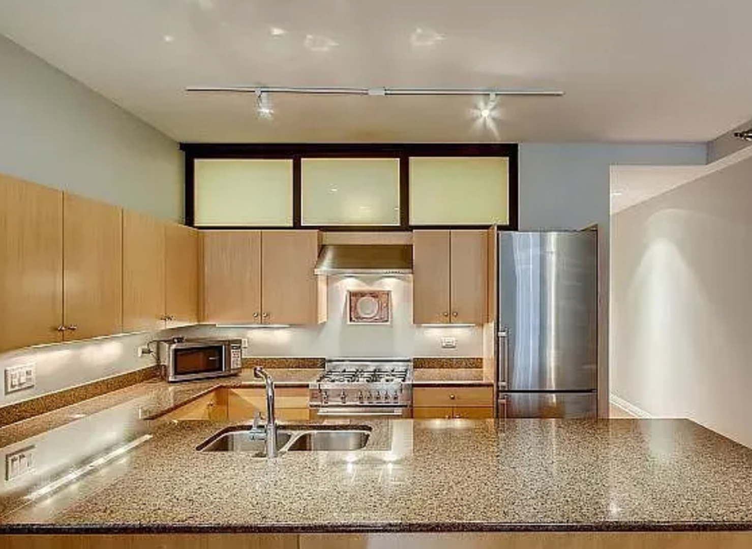 6 N Michigan Avenue Unit: 706