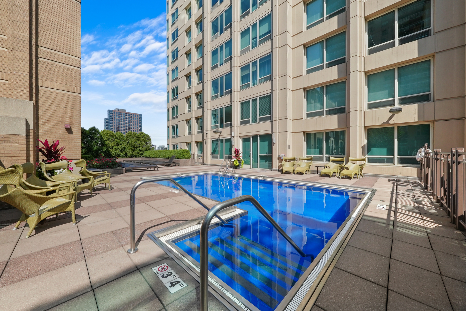 33 W Ontario Street Unit: 39C