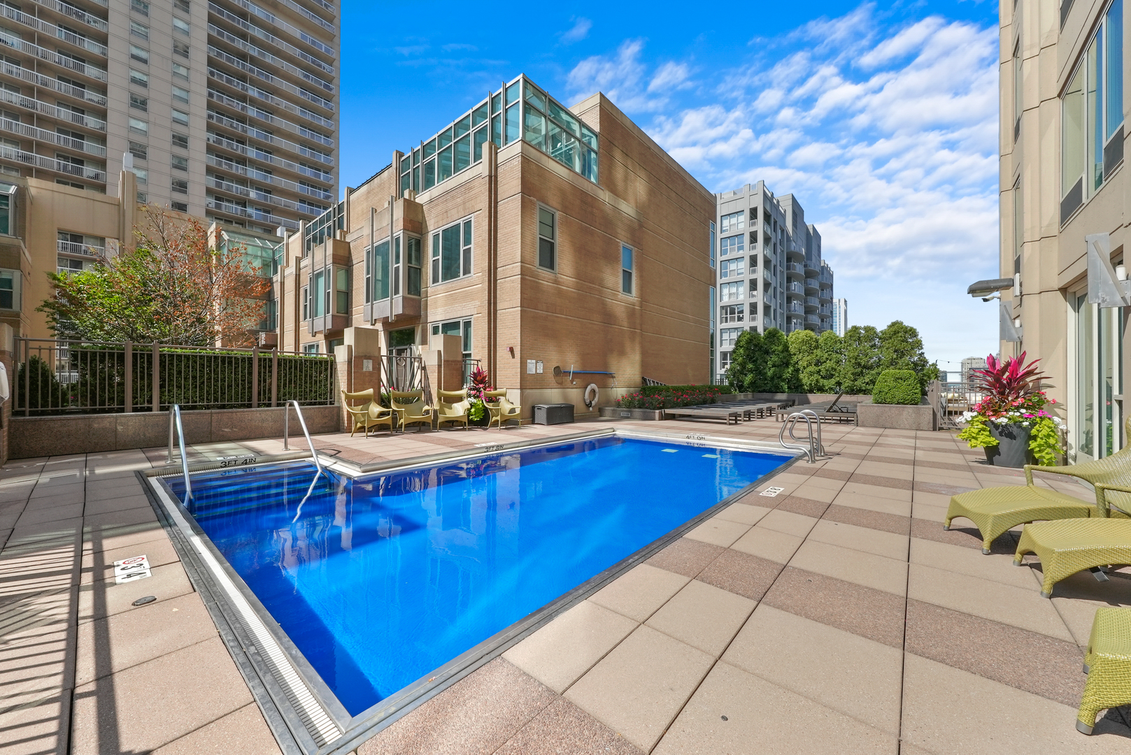 33 W Ontario Street Unit: 39C