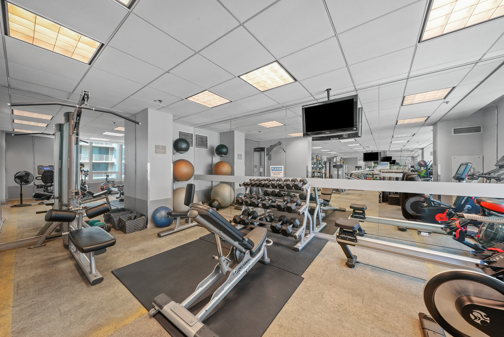 33 W Ontario Street Unit: 39C