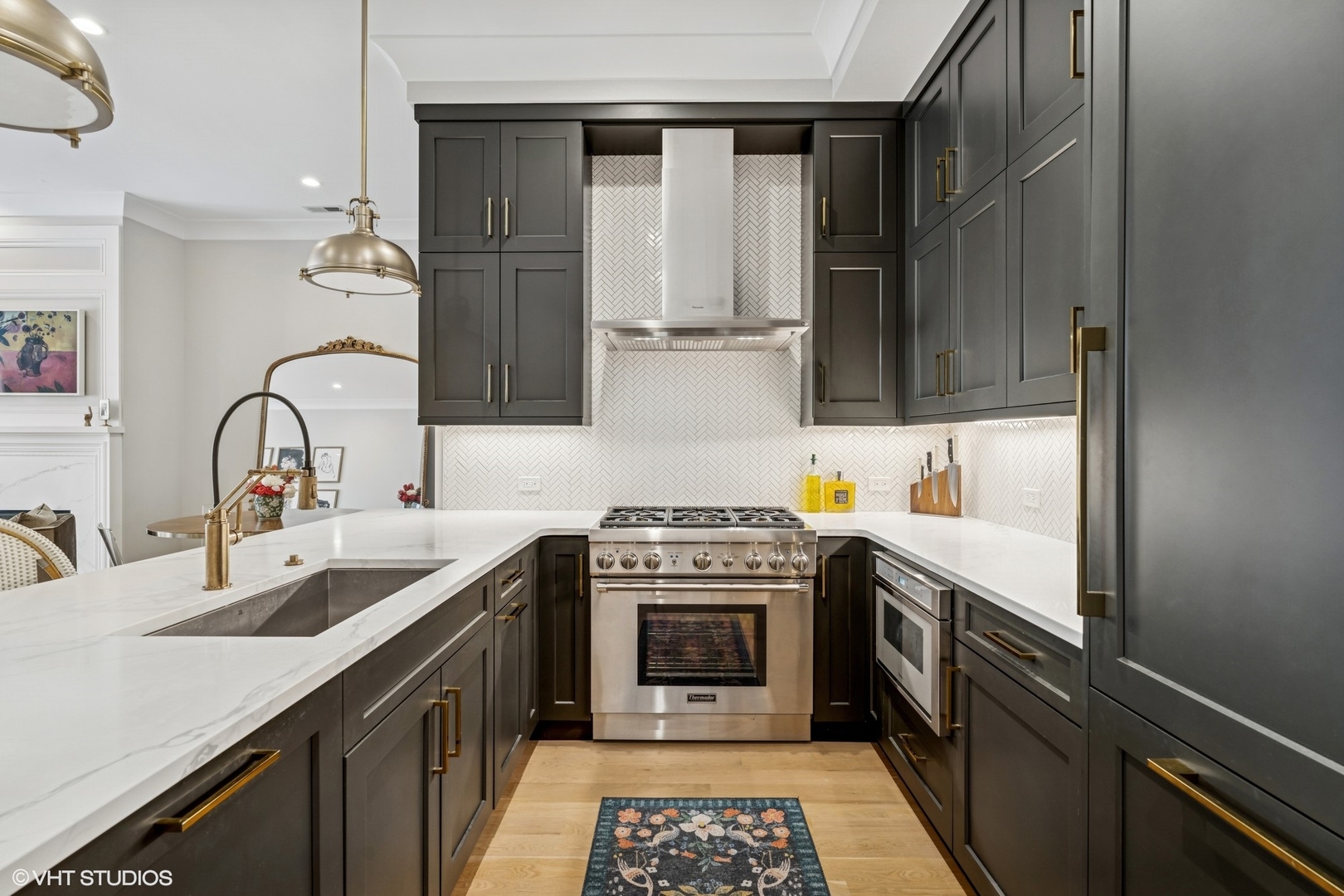 3154 N Southport Avenue Unit: 304