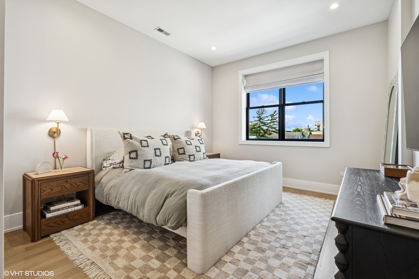 3154 N Southport Avenue Unit: 304