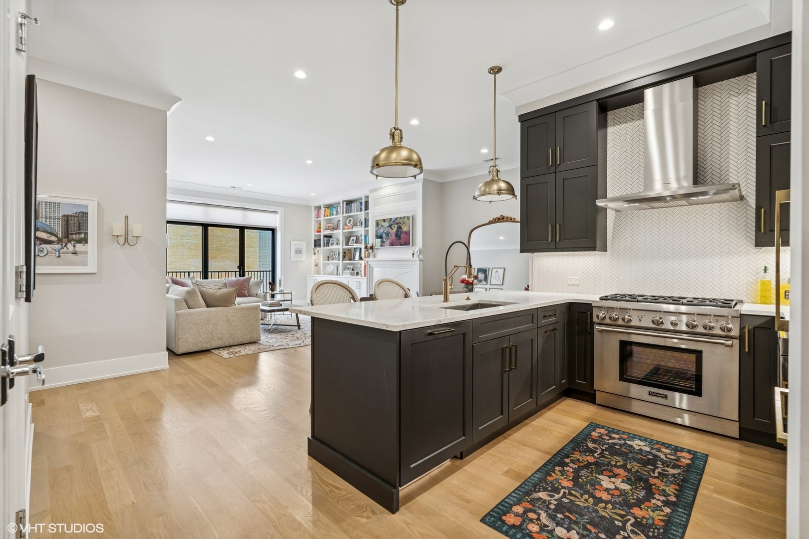 3154 N Southport Avenue Unit: 304