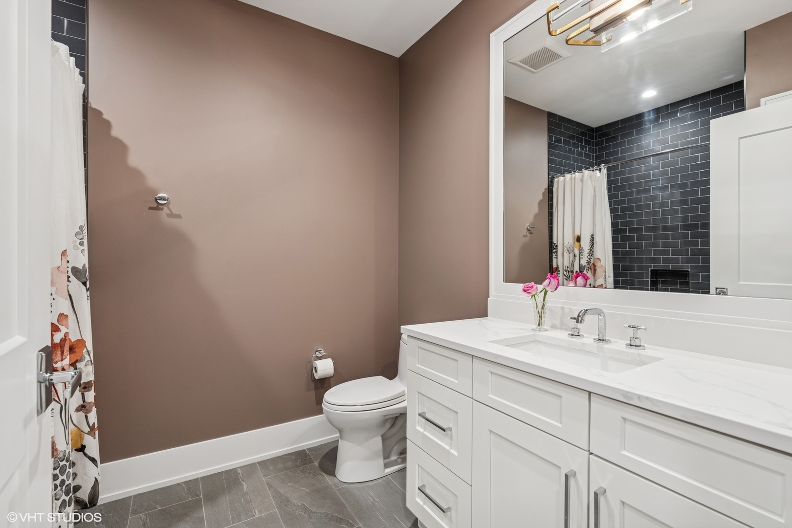 3154 N Southport Avenue Unit: 304