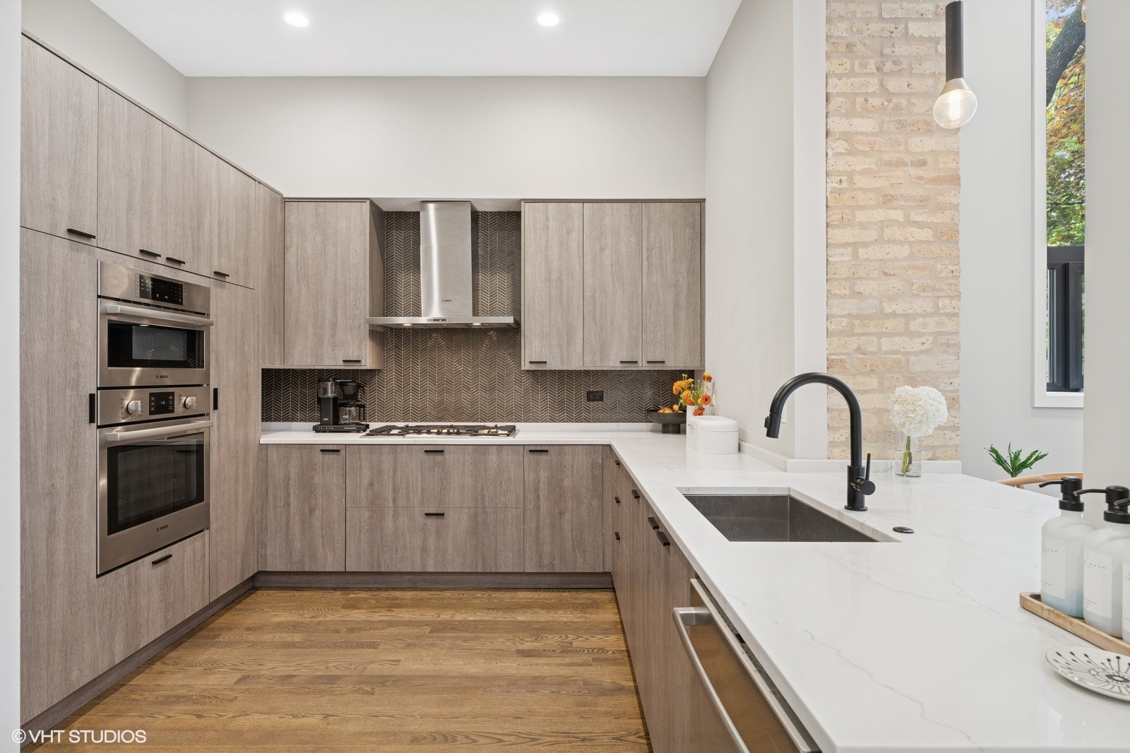 921 N Hoyne Avenue Unit: 1