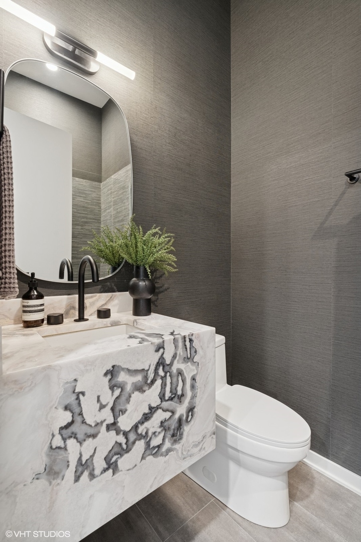 921 N Hoyne Avenue Unit: 1