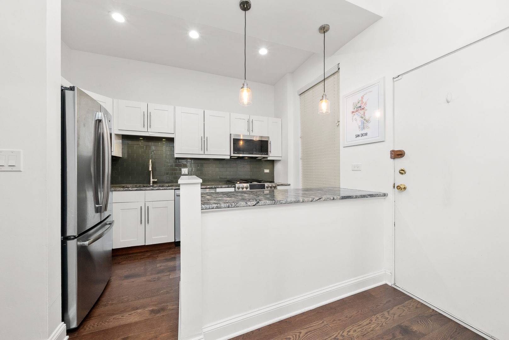 3055 N Seminary Avenue Unit: 3S