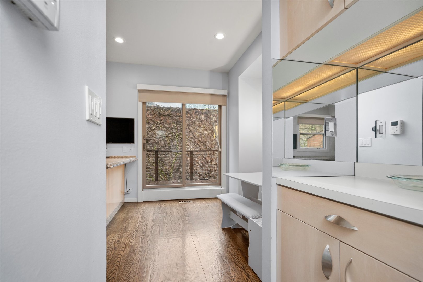 171 W Goethe Street Unit: B