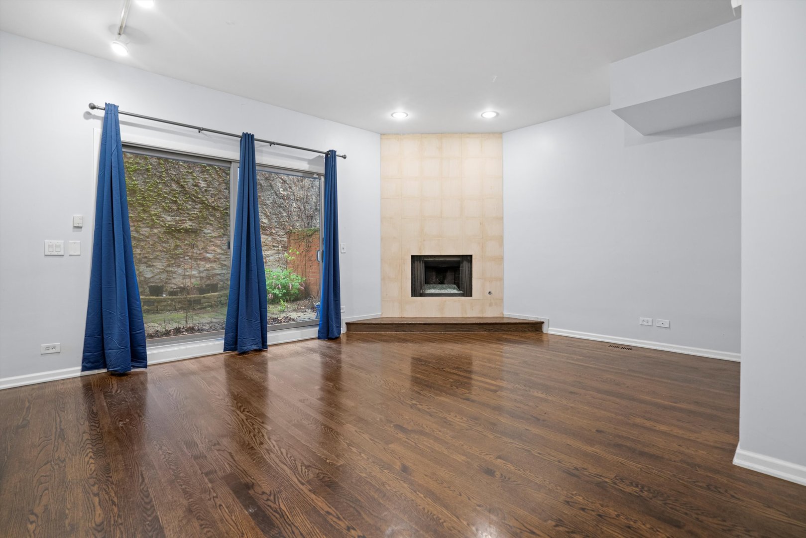 171 W Goethe Street Unit: B