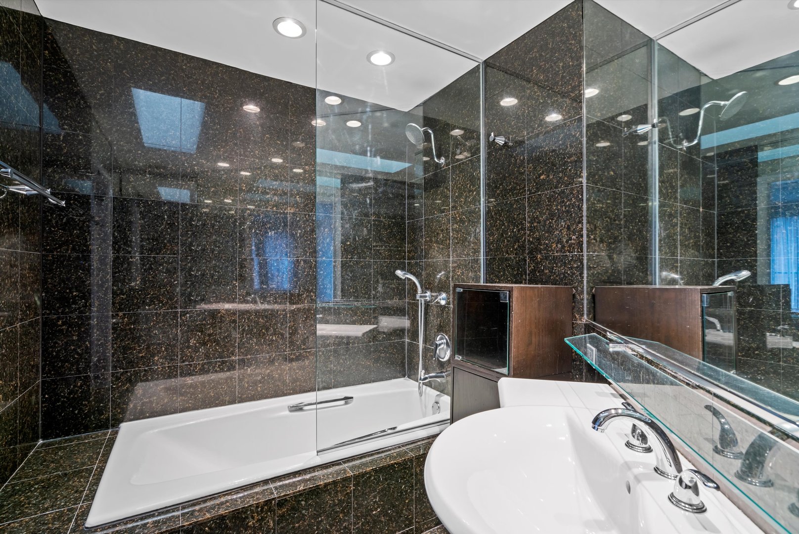 171 W Goethe Street Unit: B