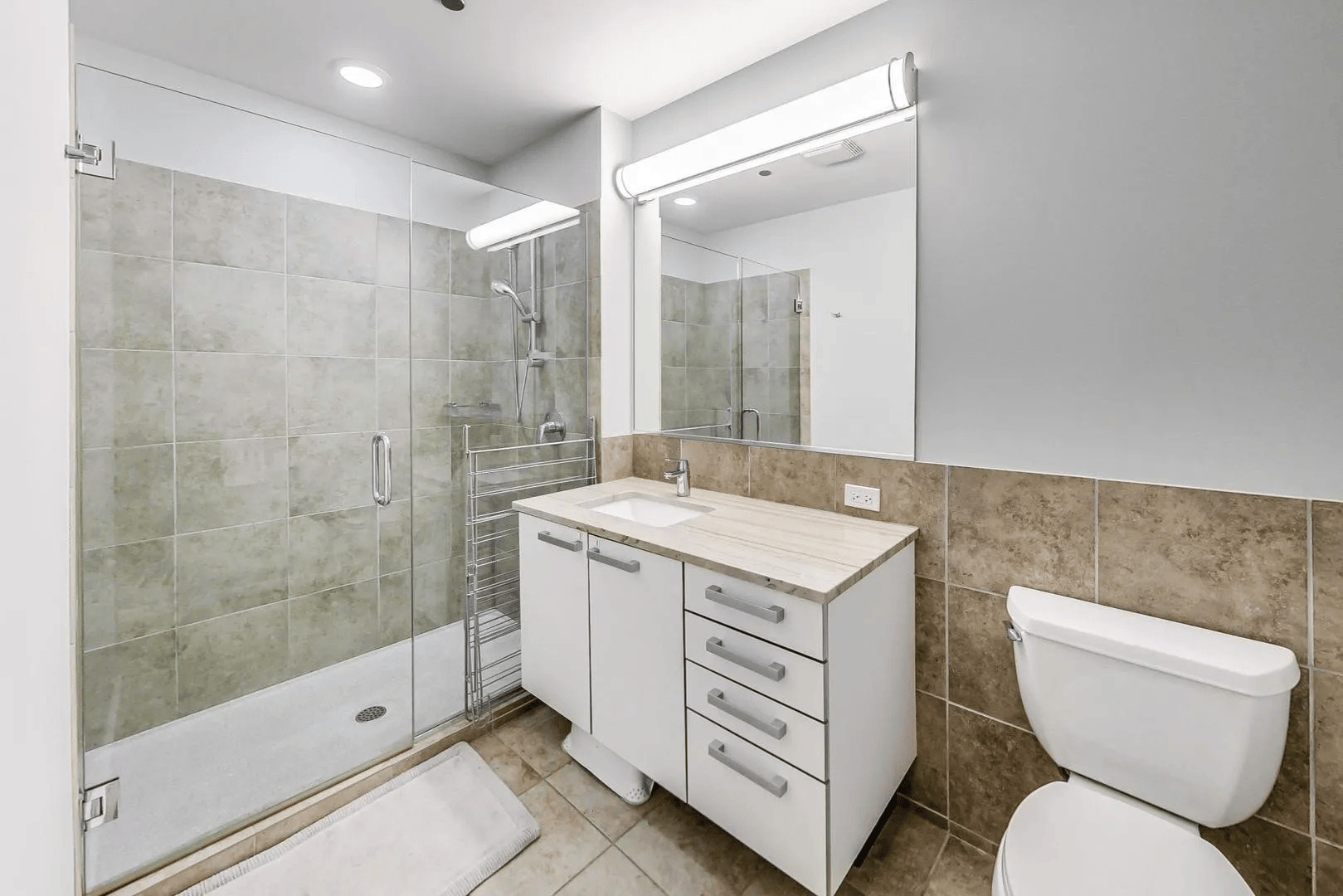 550 N Saint Clair Street Unit: 1408