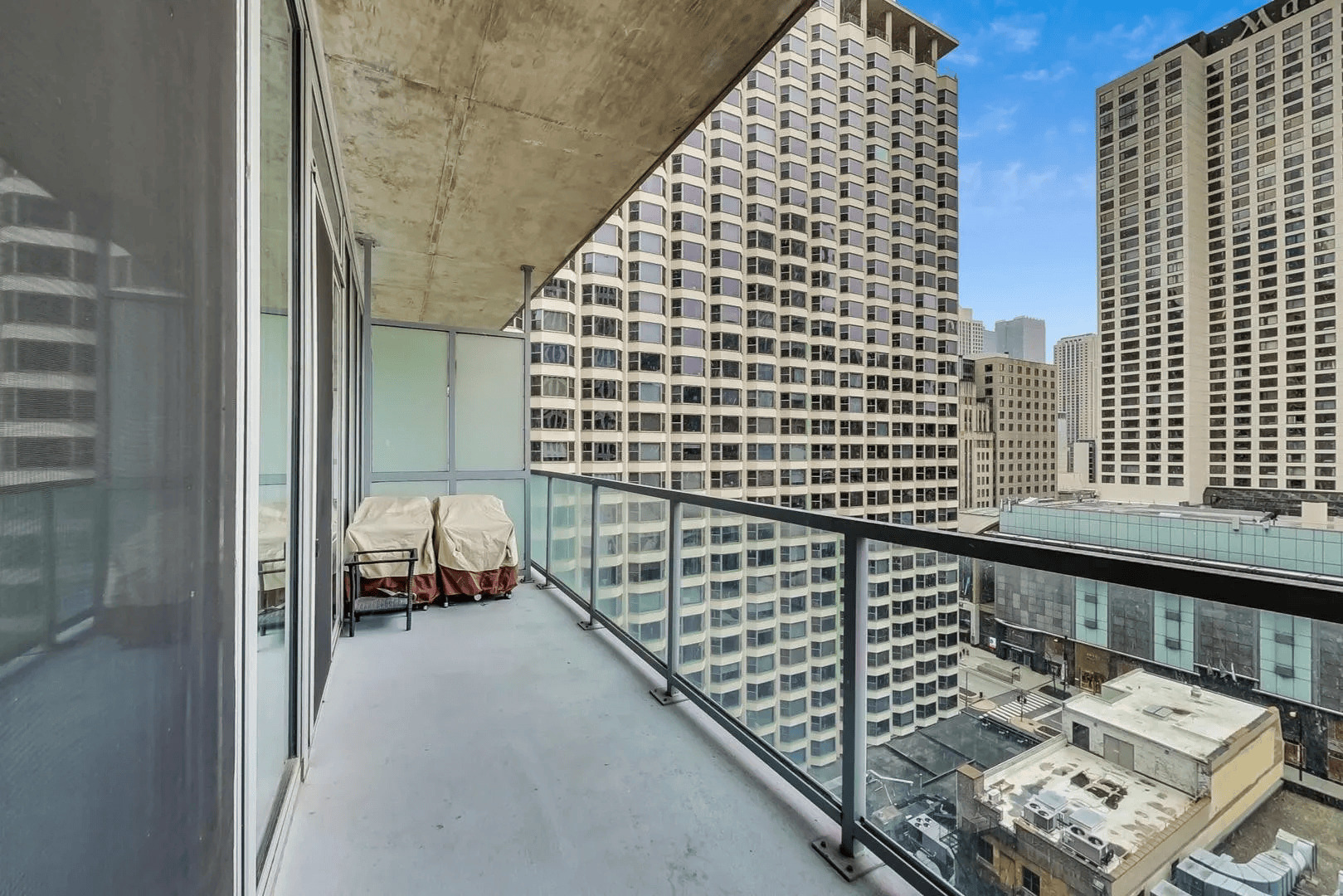 550 N Saint Clair Street Unit: 1408