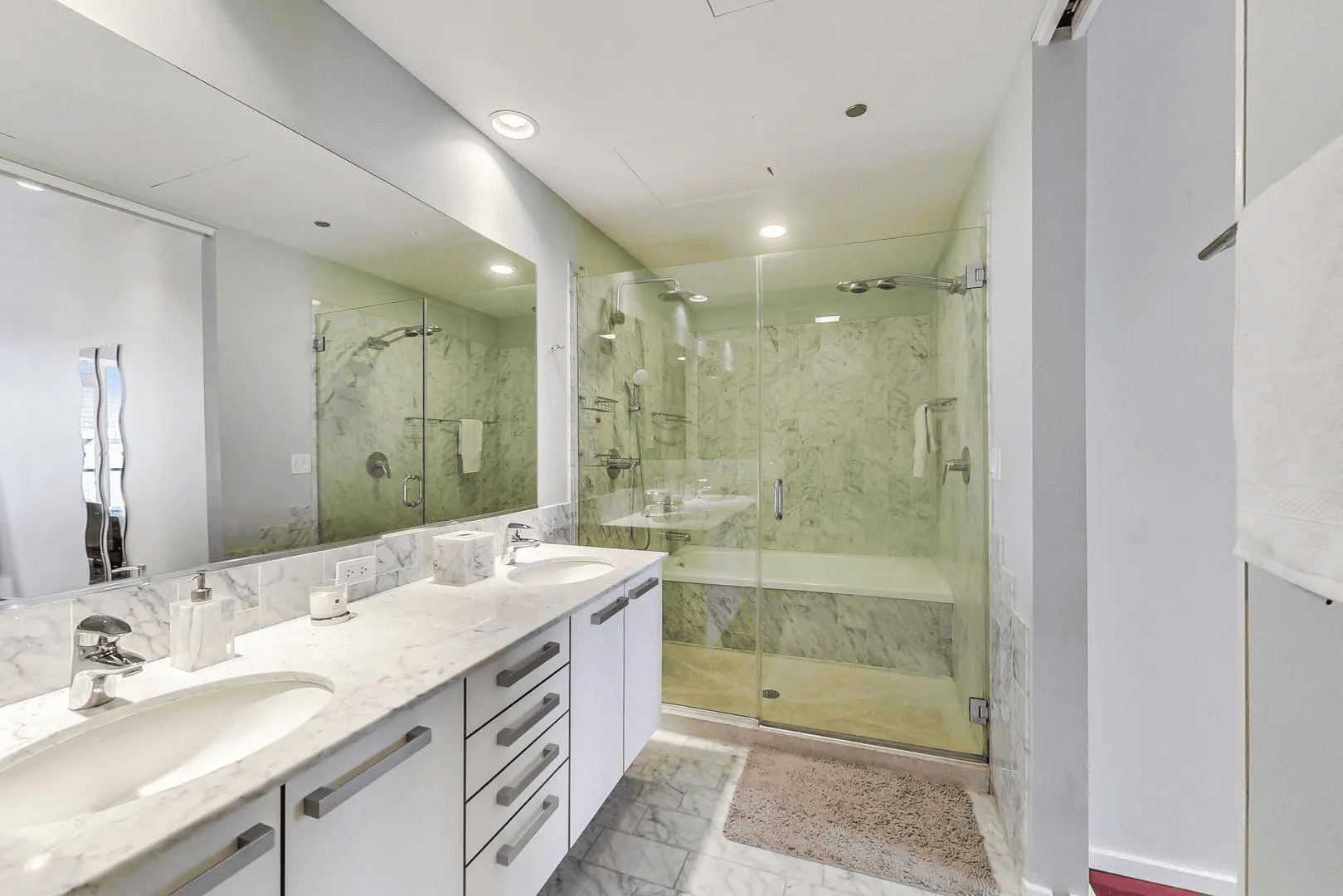 550 N Saint Clair Street Unit: 1408