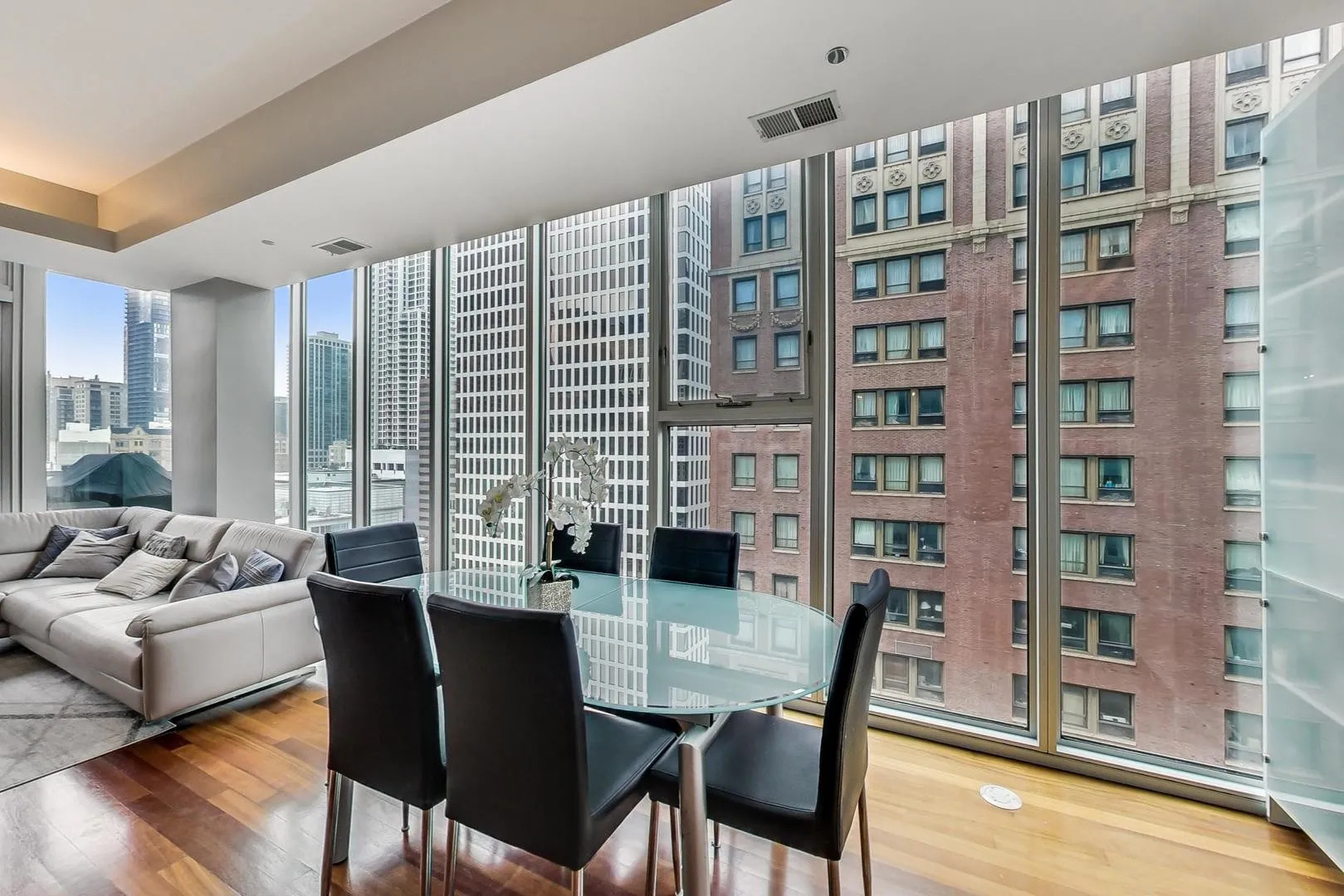 550 N Saint Clair Street Unit: 1408