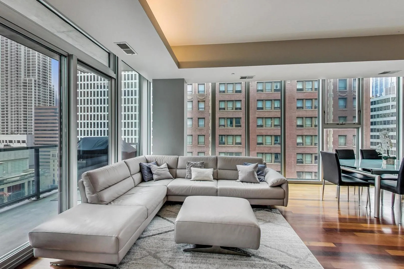 550 N Saint Clair Street Unit: 1408
