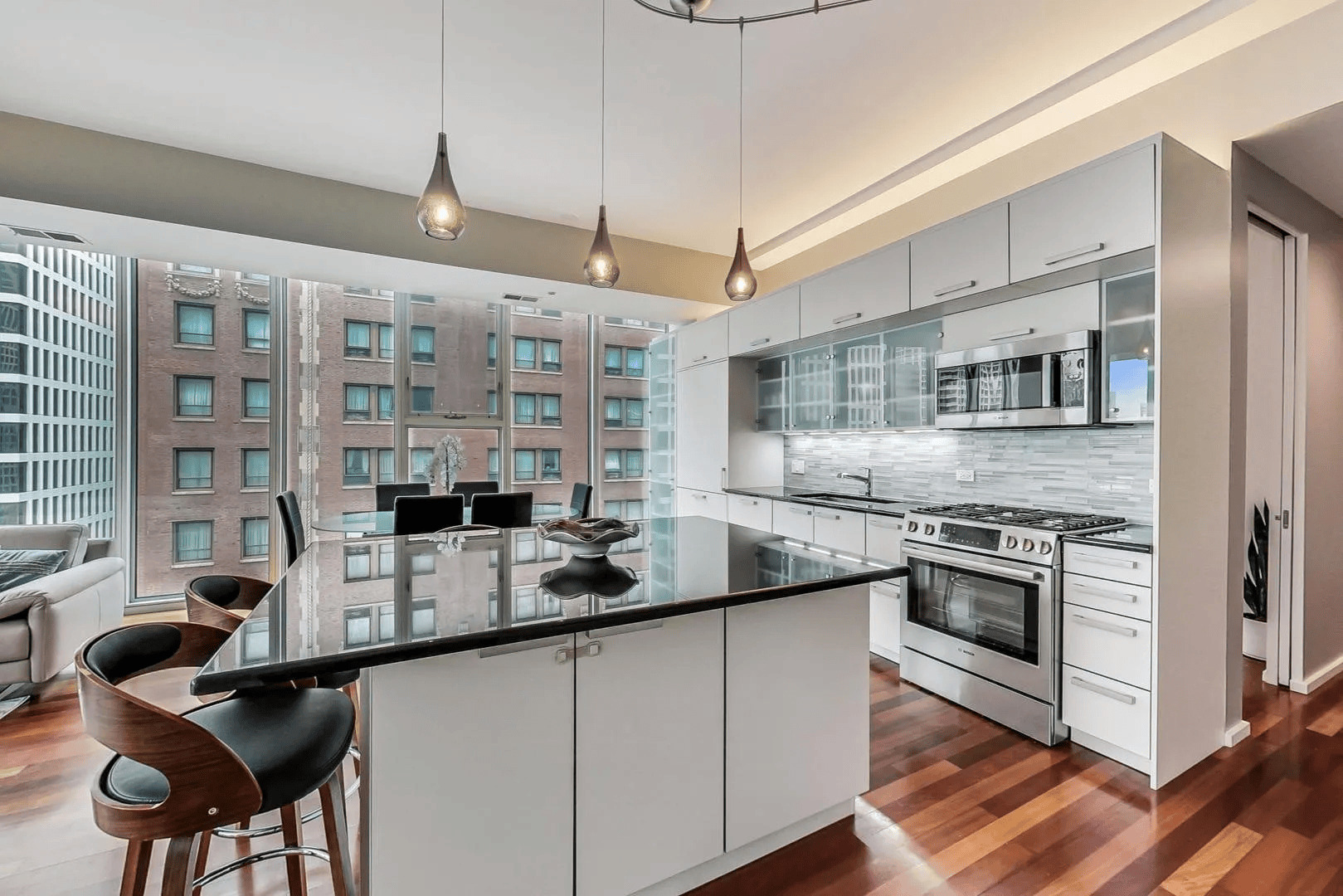 550 N Saint Clair Street Unit: 1408