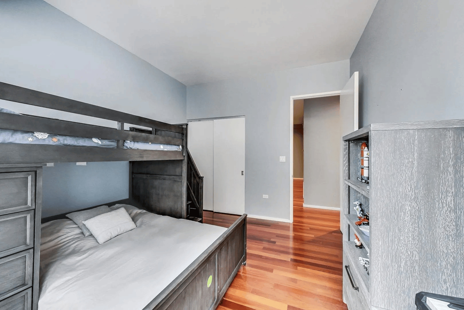 550 N Saint Clair Street Unit: 1408
