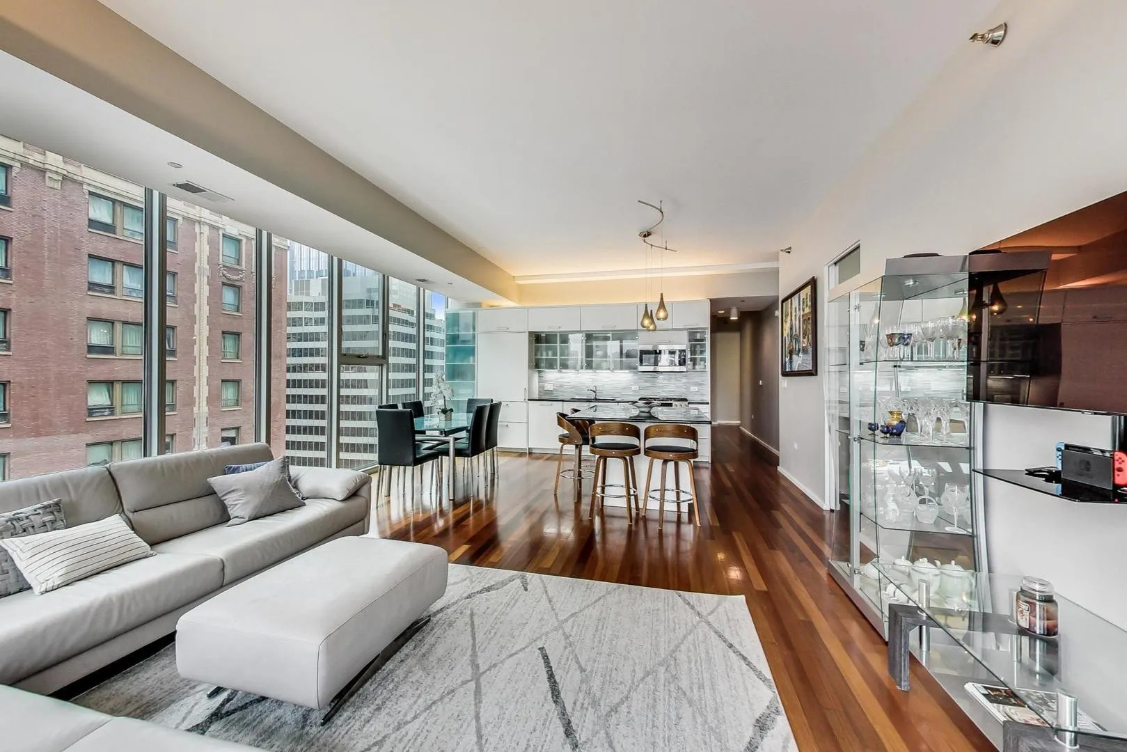550 N Saint Clair Street Unit: 1408