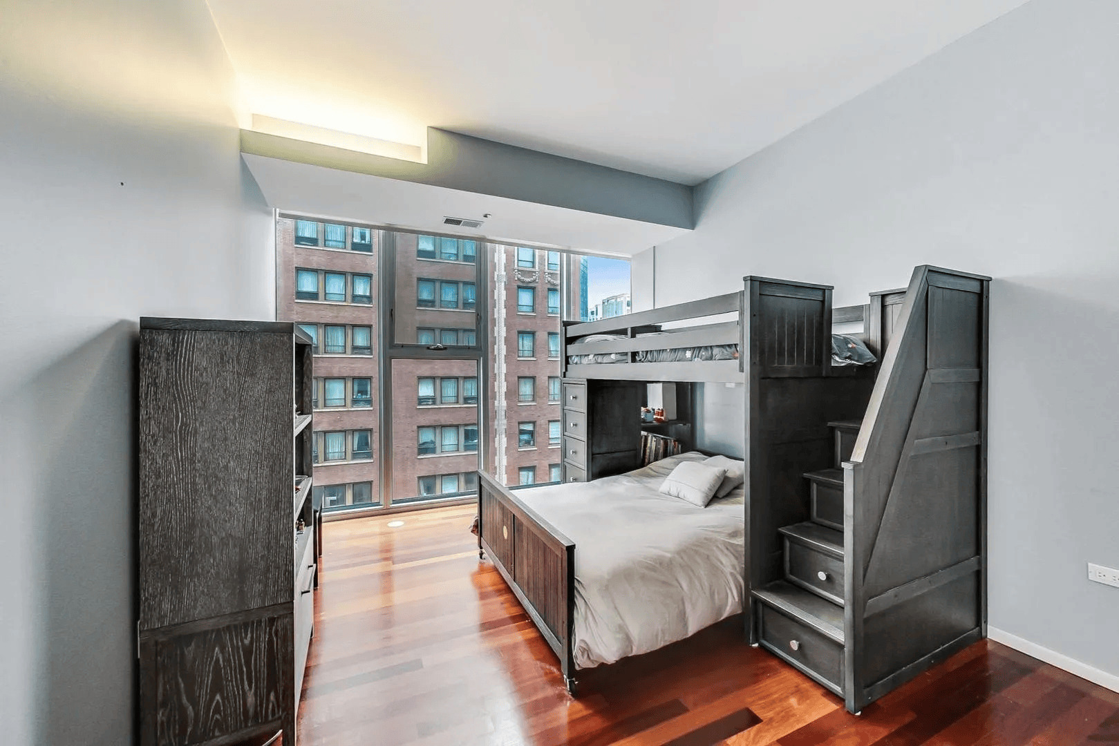 550 N Saint Clair Street Unit: 1408
