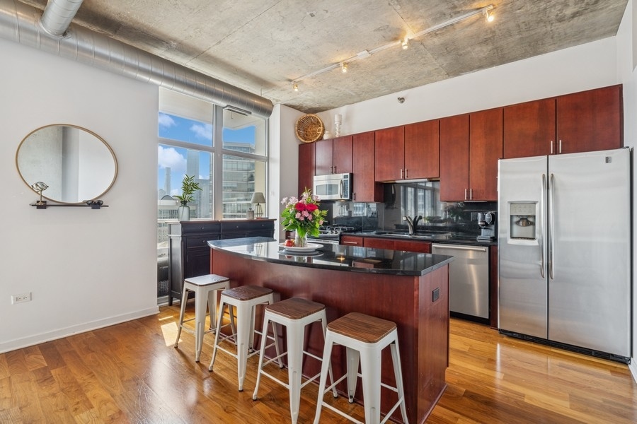 700 N Larrabee Street Unit: 1908