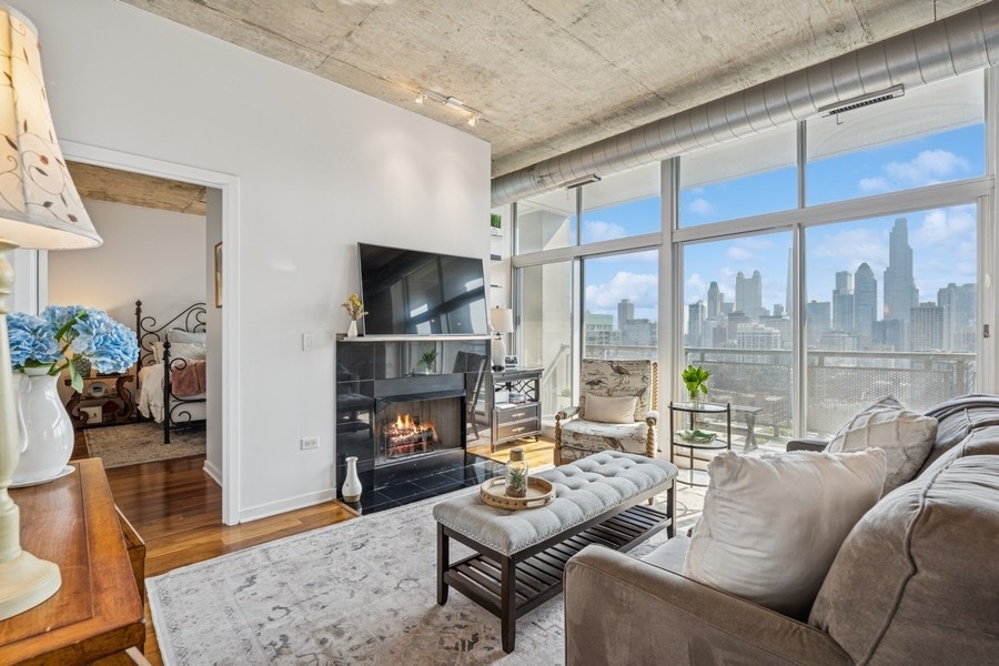 700 N Larrabee Street Unit: 1908