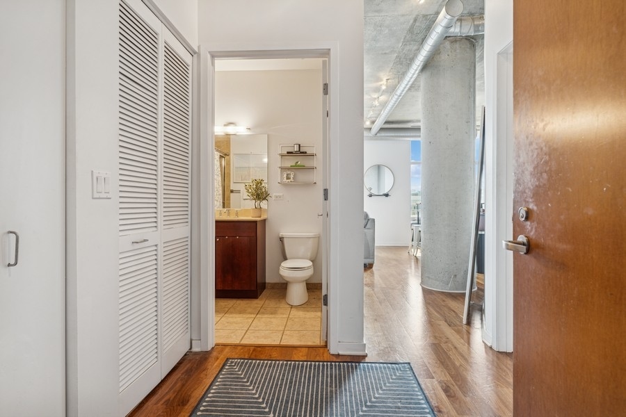 700 N Larrabee Street Unit: 1908