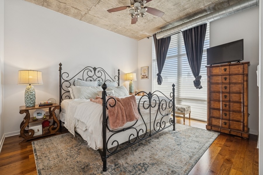 700 N Larrabee Street Unit: 1908