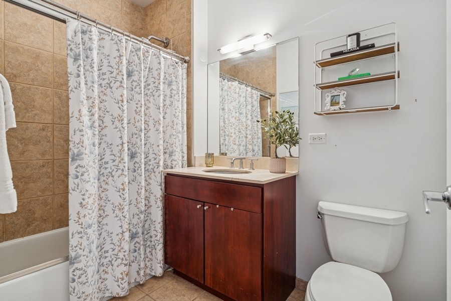 700 N Larrabee Street Unit: 1908