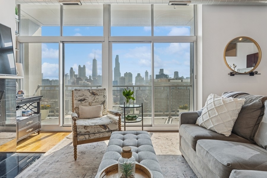 700 N Larrabee Street Unit: 1908