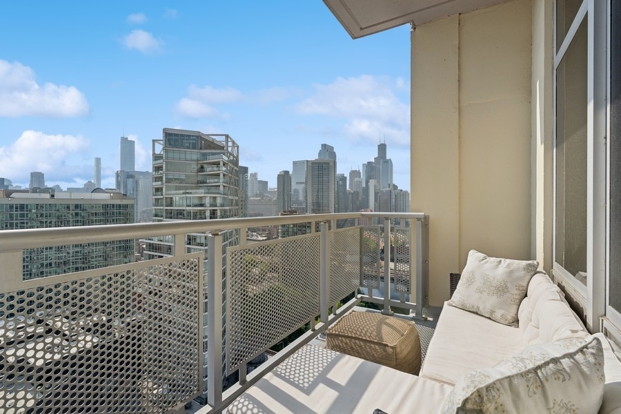 700 N Larrabee Street Unit: 1908