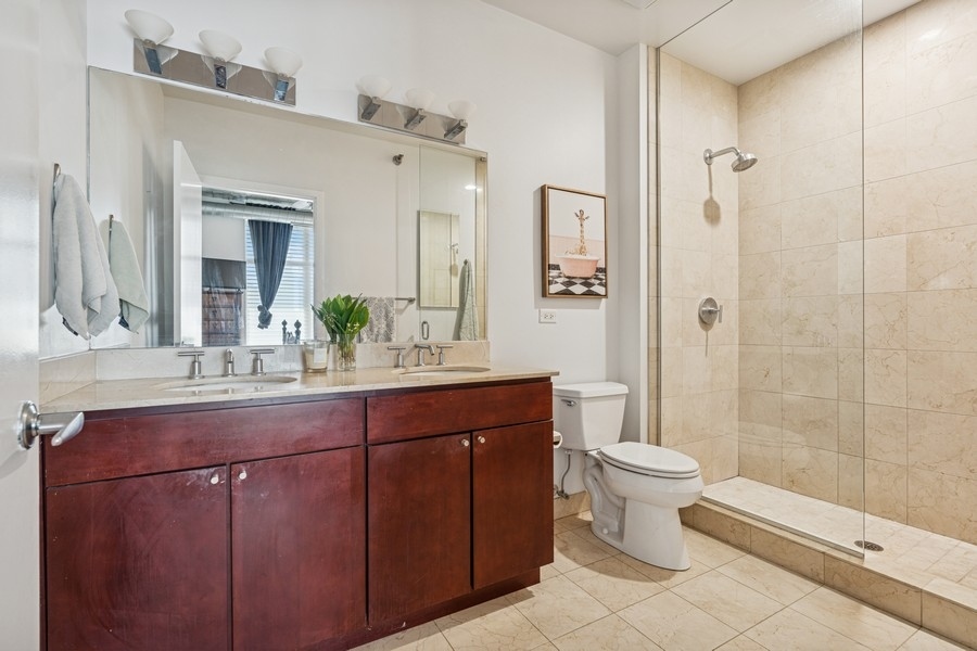 700 N Larrabee Street Unit: 1908