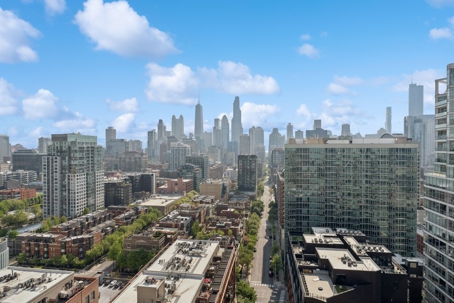 700 N Larrabee Street Unit: 1908