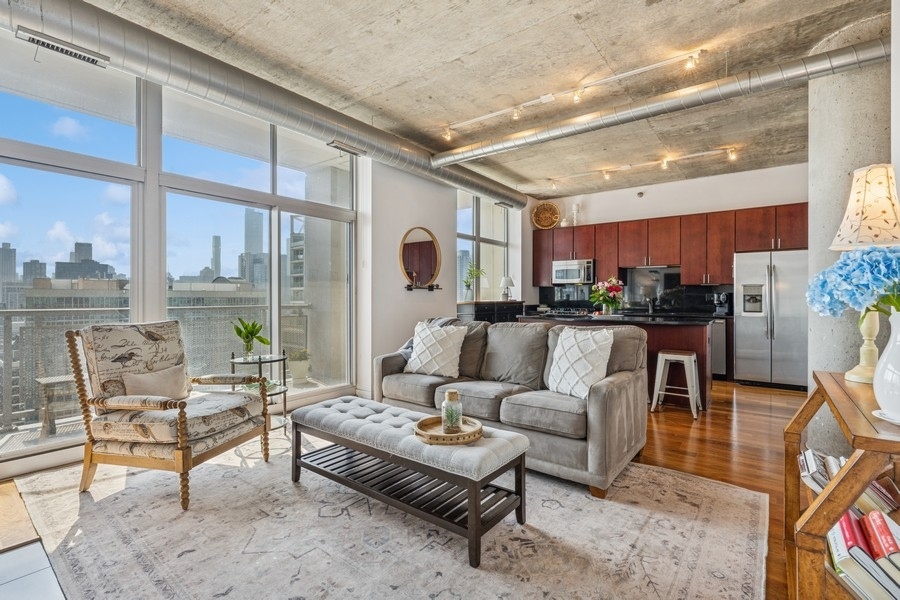 700 N Larrabee Street Unit: 1908