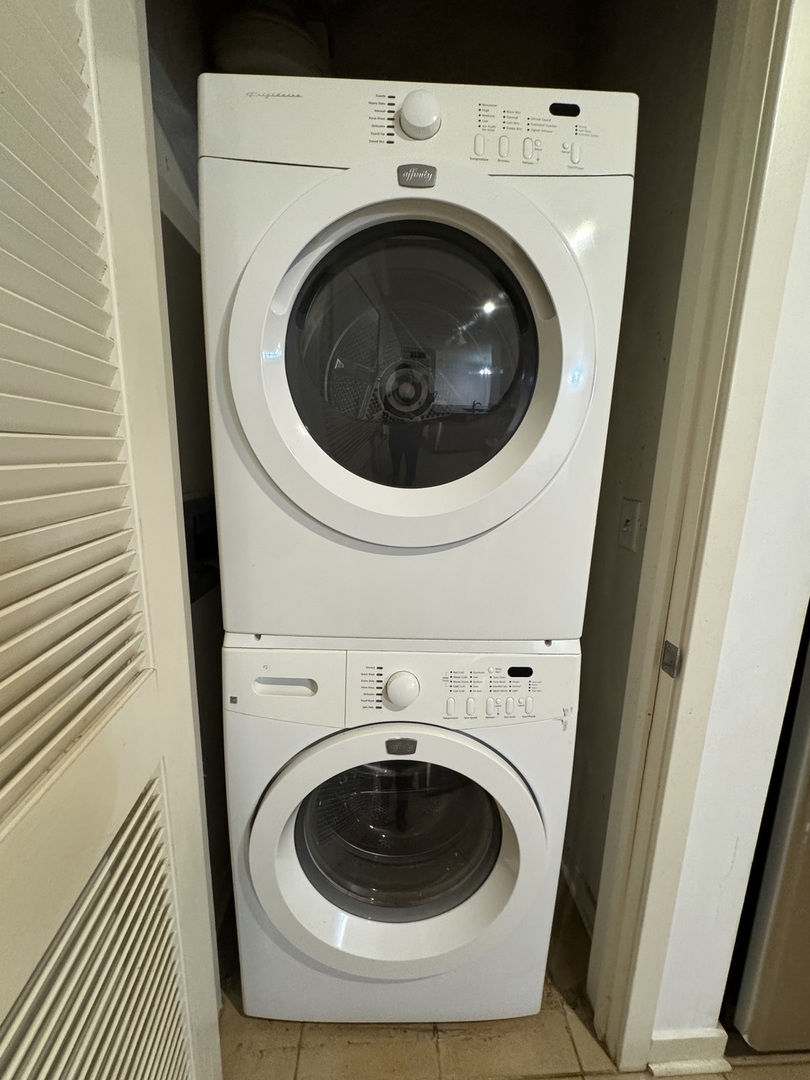 1155 W Roosevelt Road Unit: 204