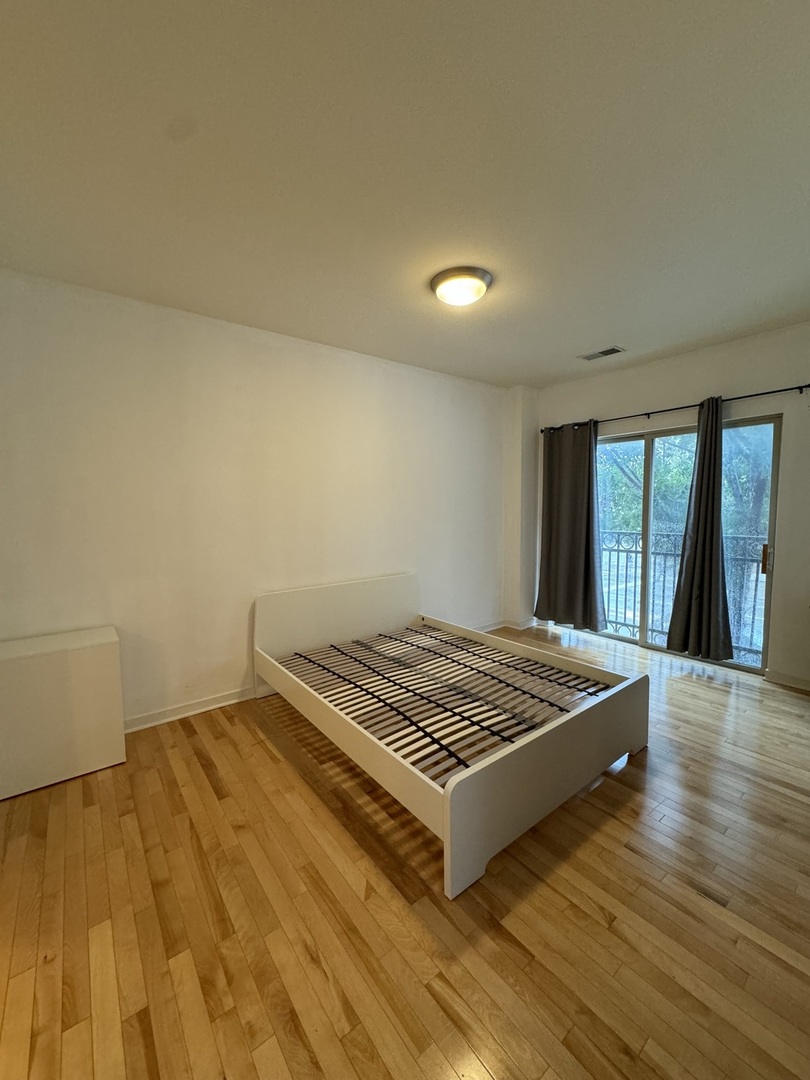 1155 W Roosevelt Road Unit: 204