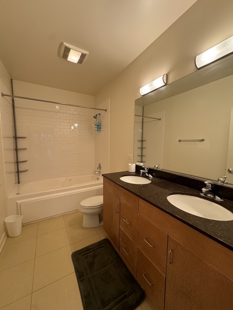 1155 W Roosevelt Road Unit: 204