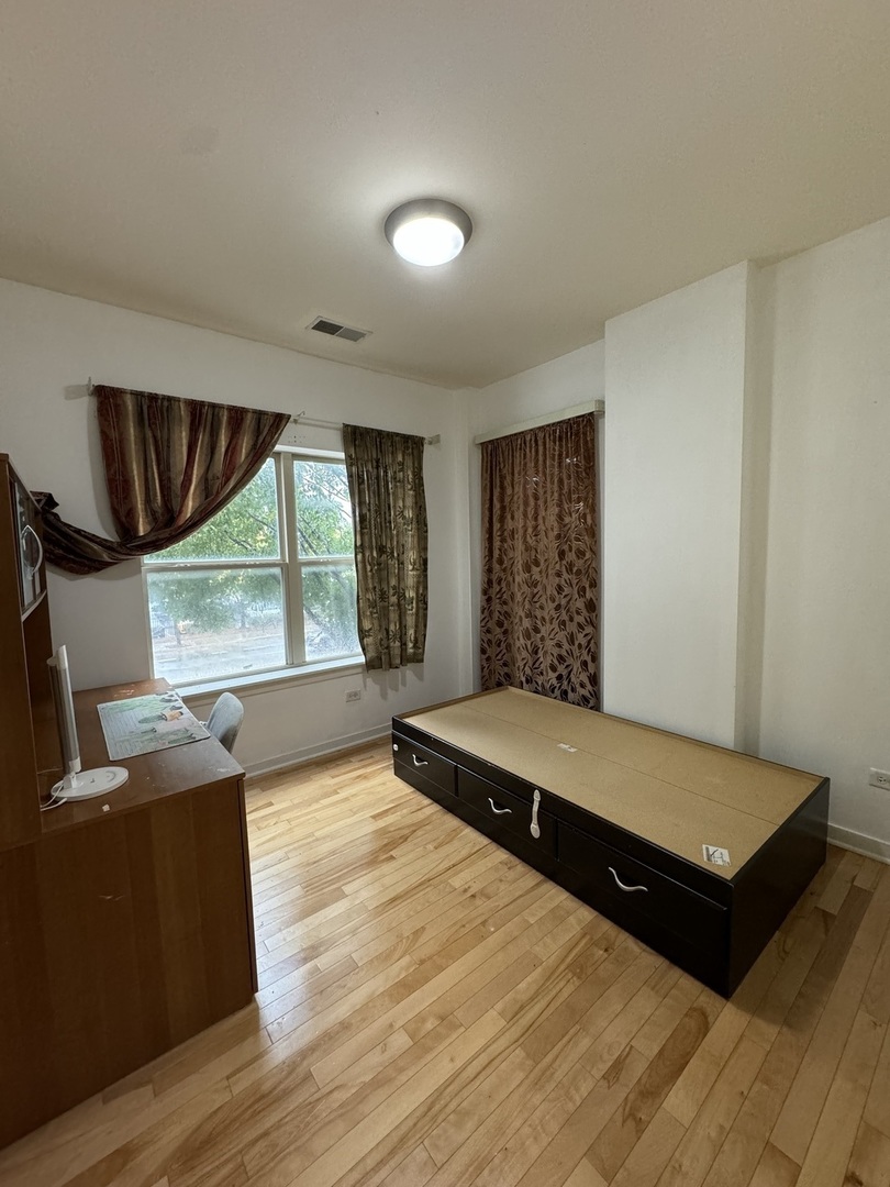 1155 W Roosevelt Road Unit: 204