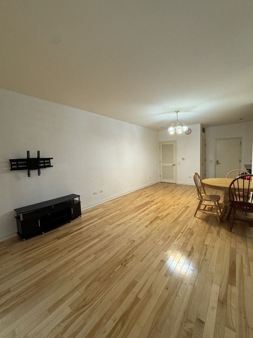 1155 W Roosevelt Road Unit: 204