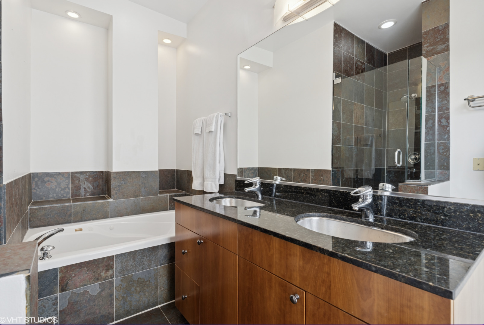 900 N Wood Street Unit: 3N