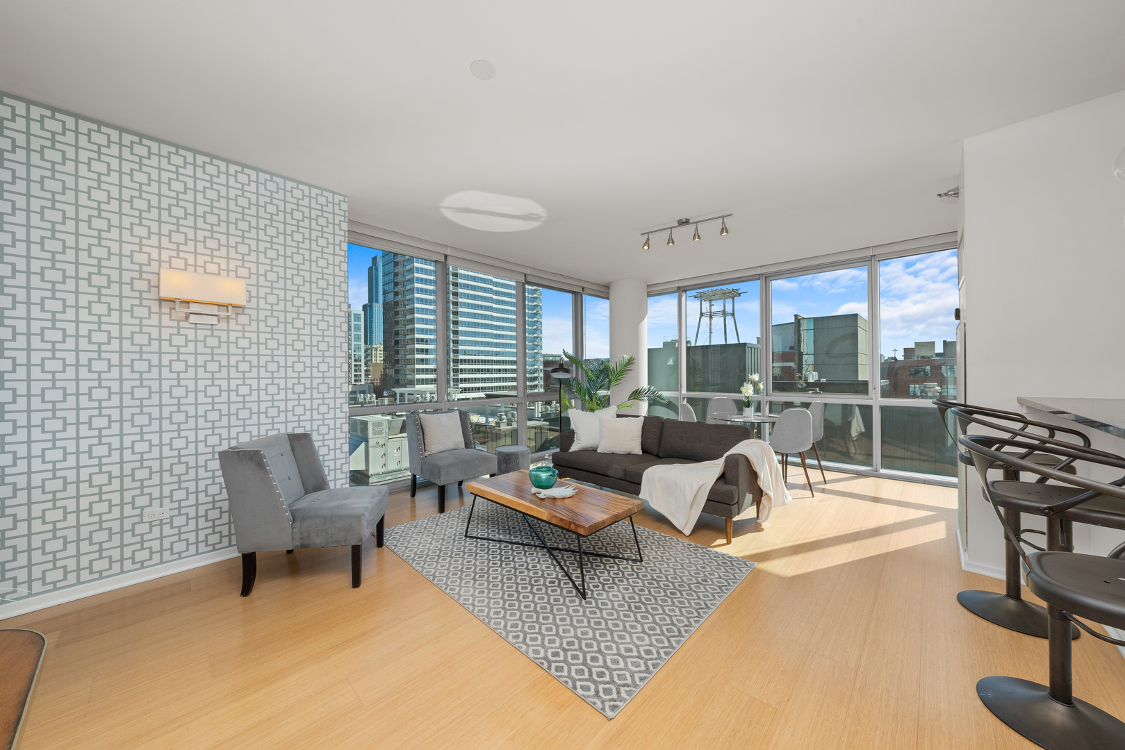 125 S GREEN Street Unit: 1006A