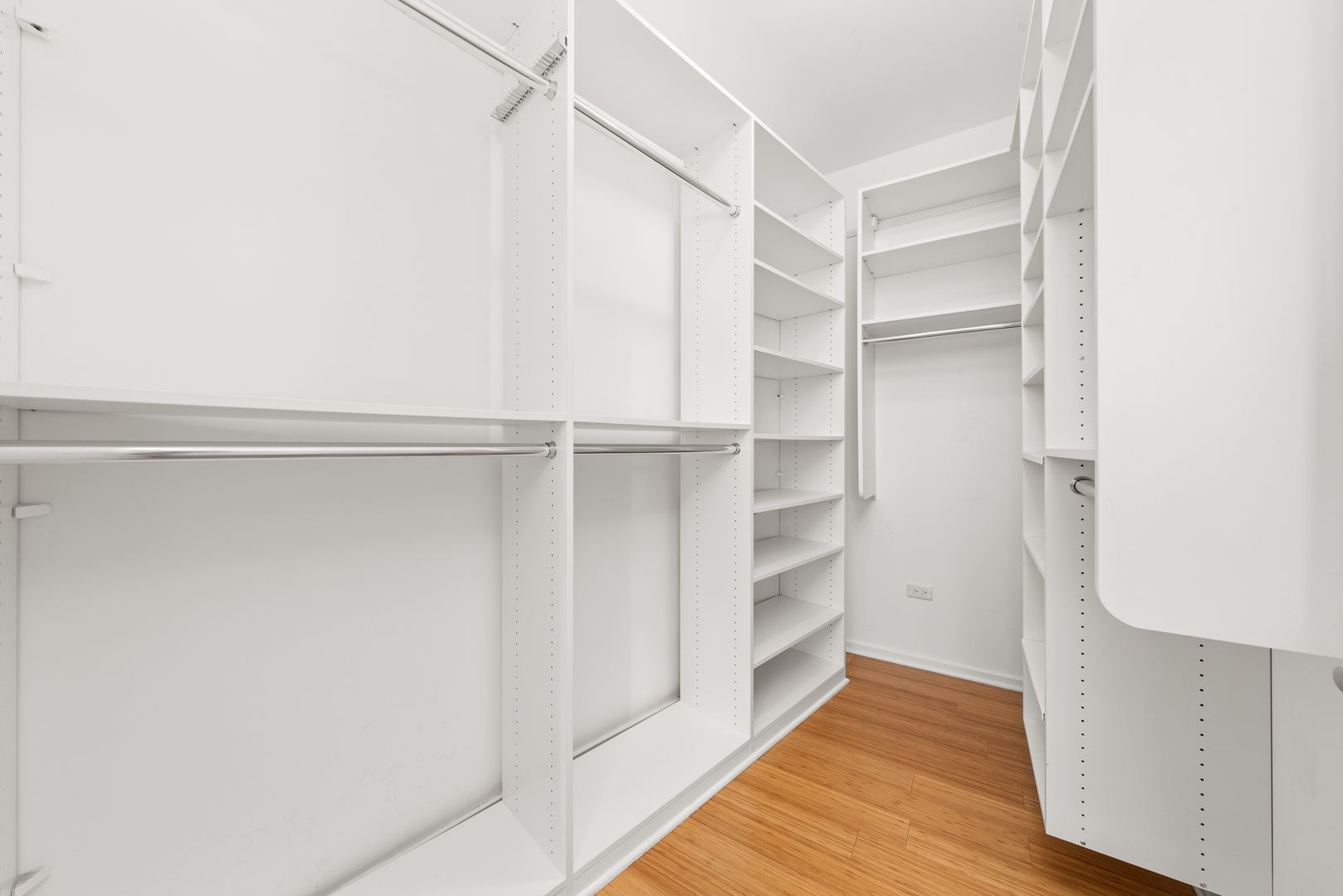 125 S GREEN Street Unit: 1006A