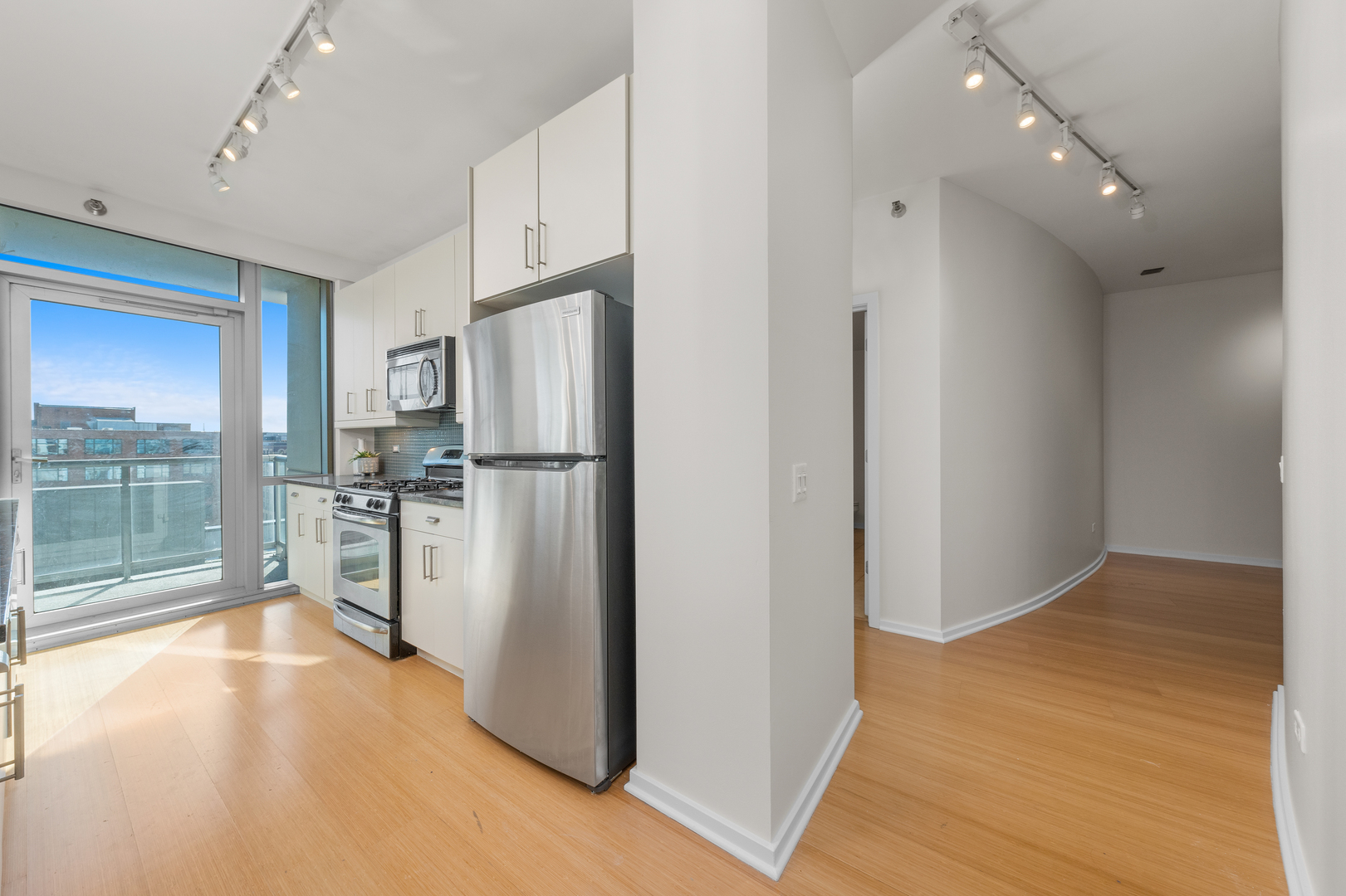 125 S GREEN Street Unit: 1006A